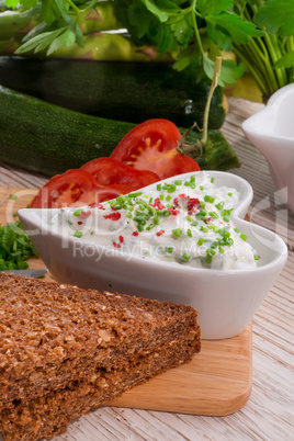 have breakfast curd with chives