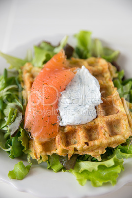 Kartoffelwaffel mit Lachs