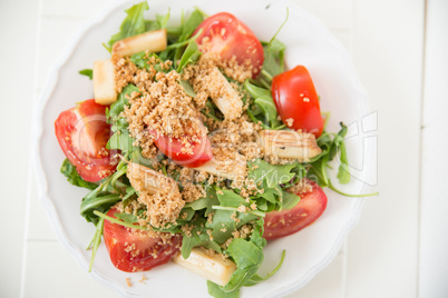 Salat mit Spargel und Tomaten