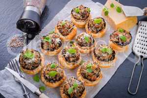 Champignons with puff pastry