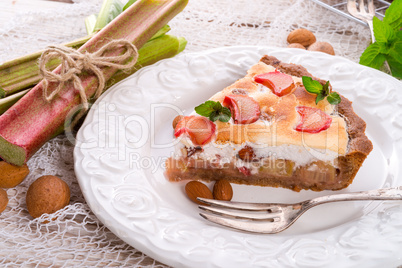 rhubarb cakes with meringue and almonds