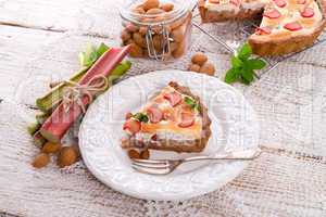 rhubarb cakes with meringue and almonds