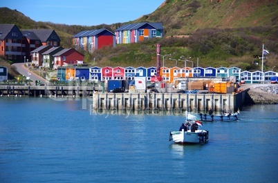 Helgoland Hafen Hummerbuden mit Bänken