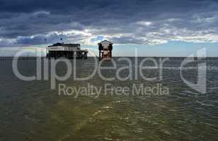 Pfahlbauten in St. Peter Ording an der Nordsee