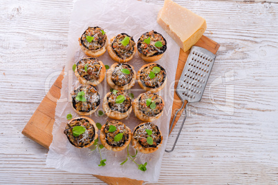 champignons with puff pastry