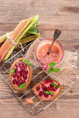 rhubarb tartelette with cranberry