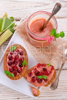 rhubarb tartelette with cranberry