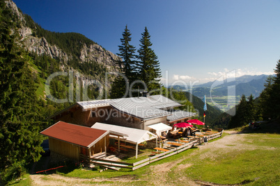 Alm, Brauneck, Haus, Hütte, Holzhütte, Kulisse, Wiese, Berg, Panorama, Idylle, Landschaft, ländlich, Bayern, urig, Oberbayern, Holzhaus, Holzhütte, Haus, Wohnhaus, Alpen, Bauernhof, viehzucht