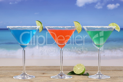 Martini Cocktails am Strand im Urlaub
