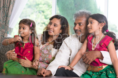 indian family looking to side