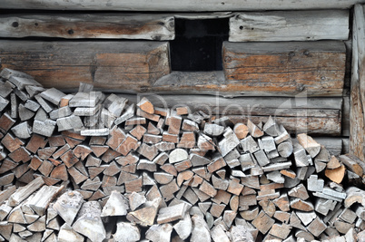 Fenster einer Almhütte