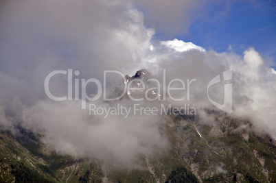 Berge in Wolken