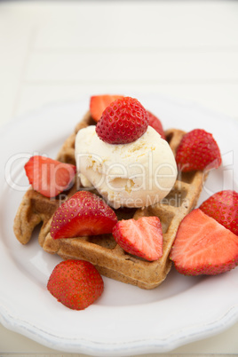 Erdbeer Waffeln mit Erdbeereis