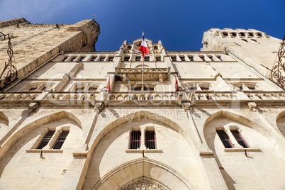 Fassade des Rathauses von Narbonne in Frankreich