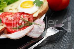 Fried Eggs With Ham