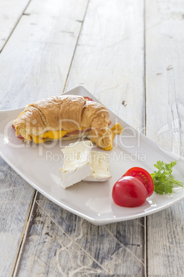 Croisant sandwich