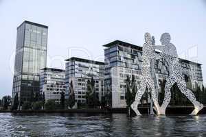 Spree Hochhäuser mit Molecule Men