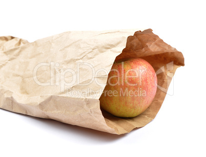 Apfel in Papiertüte