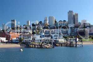Hafen, Pier, Fisherman's Wharf, San Francisco, Ufer, Steg, Bootsanleger, Anlegestelle, Fähre, Häuser, Wohnungen, Park, Sommer, Himmel, blau,