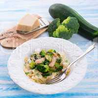 Farfalle pasta with zucchini and broccoli