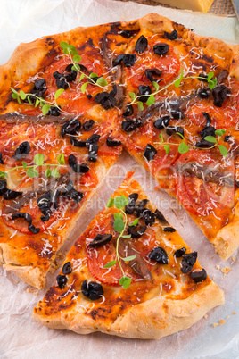 olive anchovy pizza