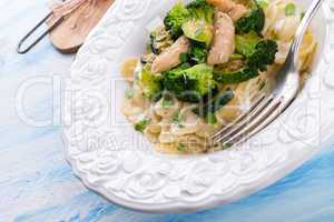 Farfalle pasta with zucchini and broccoli