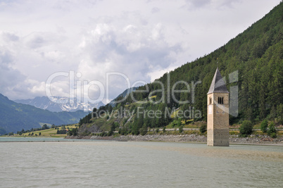 Kirchturm von Graun im Reschensee