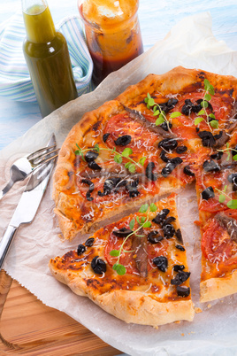 olive anchovy pizza