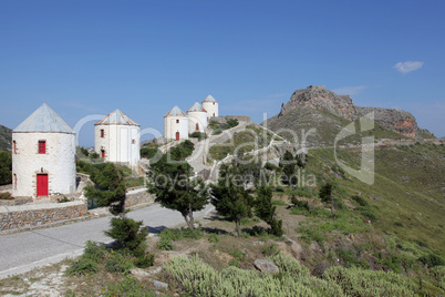 Windmühlen und Burgruine auf Leros