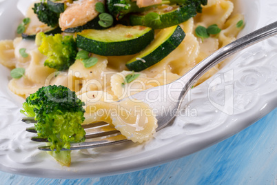 Farfalle pasta with zucchini and broccoli