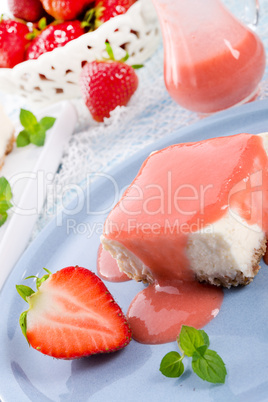 Cheese cake with strawberry sauce