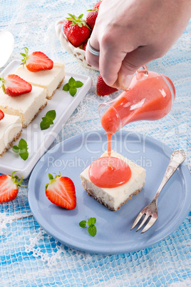 Cheese cake with strawberry sauce