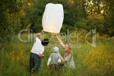 Mother with her sons flying paper lantern