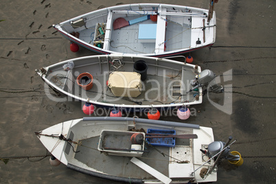 Ruderboote im Hafen von Mevagissey, England