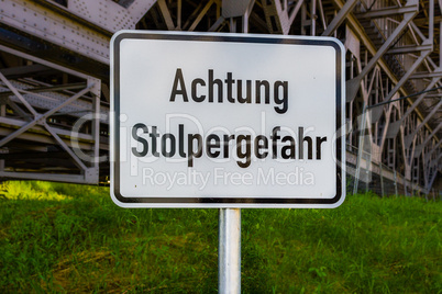 Achtung Stolpergefahr