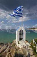 kleine griechische Kapelle und das Meer