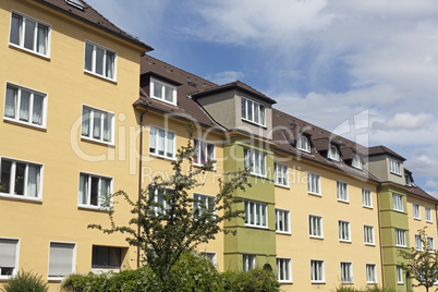 Fassade eines Altbaugebäudes in Kiel, Deutschland