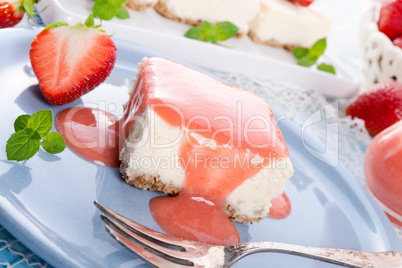 Cheese cake with strawberry sauce