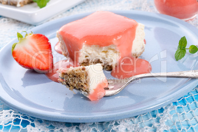 Cheese cake with strawberry sauce