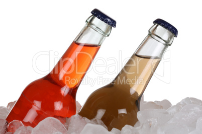 Kalte Limonade und Cola auf Eis