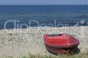 Ruderboot am Strand der Ostsee