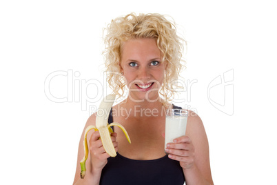Junge Frau mit Milch und Banane
