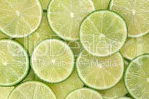 Hintergrund aus geschnittenen Limetten oder Limonen