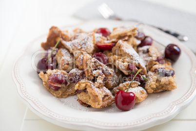 Kaiserschmarrn mit Kirschen