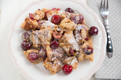 Kaiserschmarrn mit Kirschen