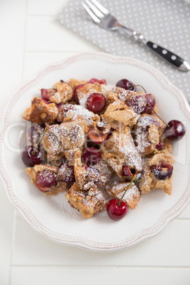 Kaiserschmarrn mit Kirschen