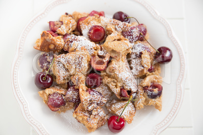 Kaiserschmarrn mit Kirschen