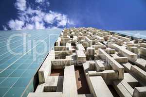 Häuserwand im Tetris Muster