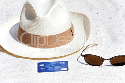 Kreditkarte liegt am Strand