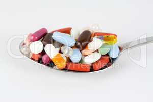 Tabletten auf Loeffel